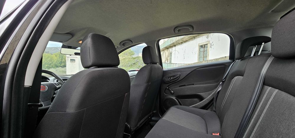 Fiat Punto Ano 2014 com 100.000 km