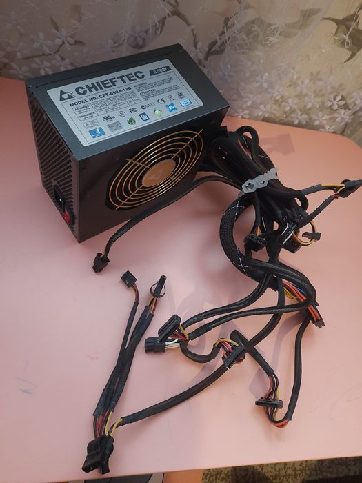 Chieftec 650W блок живлення