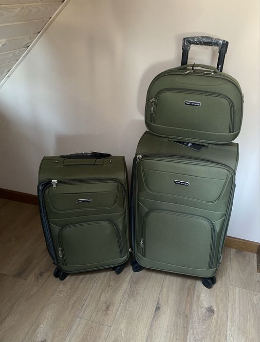 валіза чемодан від польського виробника на чотирьох колесах Wings