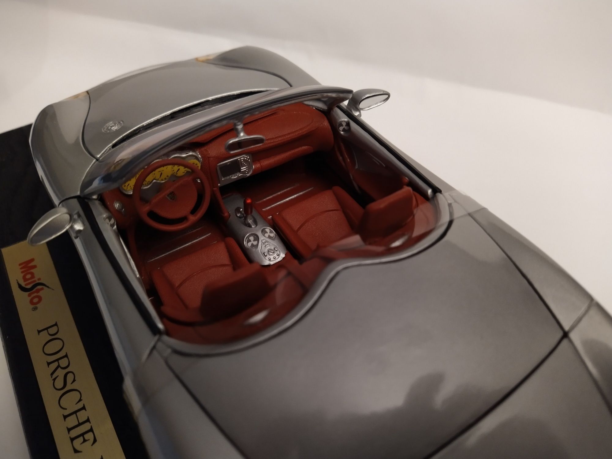 Porsche Boxster Maisto Skala 1:18 pudełko