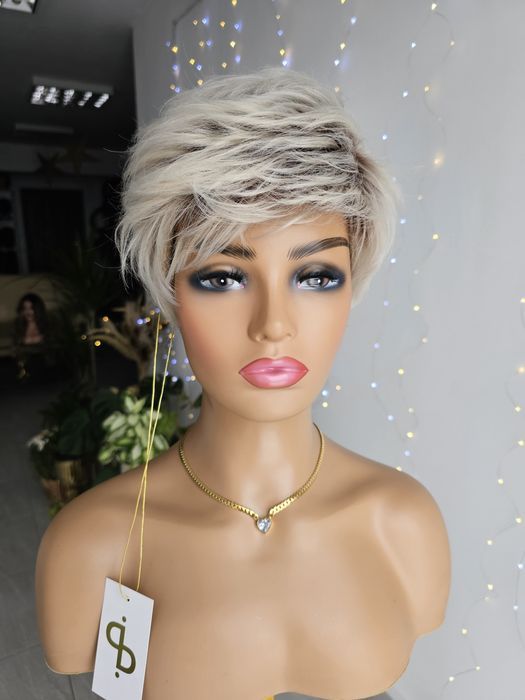 Krótka peruka platynowy blond na odroscie brąz KBS-17 naturalna fryzur
