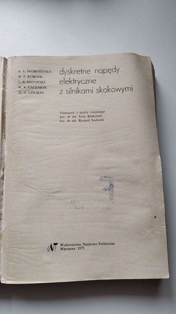 Dyskretne napędy elektryczne z silnikami skokowymi