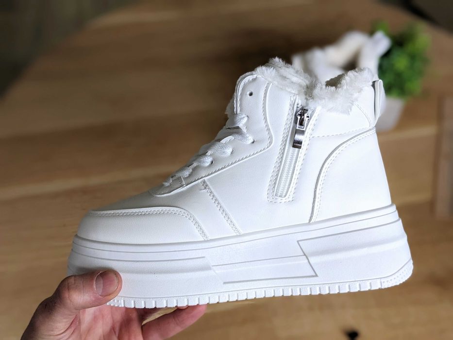 Жіночі теплі зимові черевики з хутром Чорні та Білі кроссовки женские