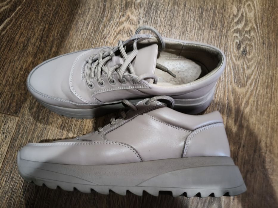 Кросівки 38 розмір