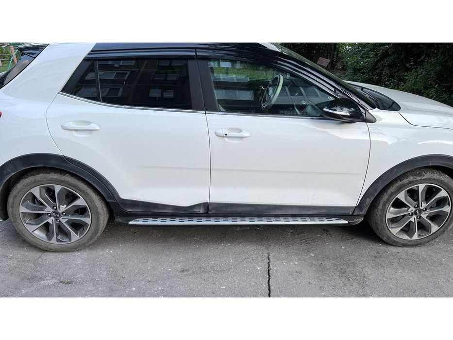 Kia Stonic Боковые пороги (подножки)