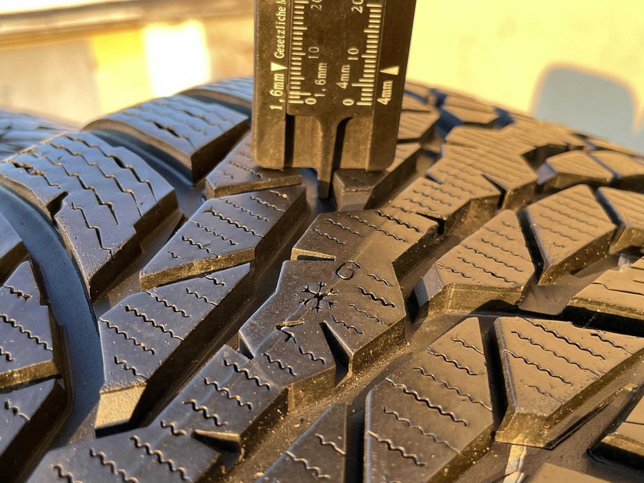 Зима 225/55R17 NOKIAN - 2шт. - из Германии - Есть и другие