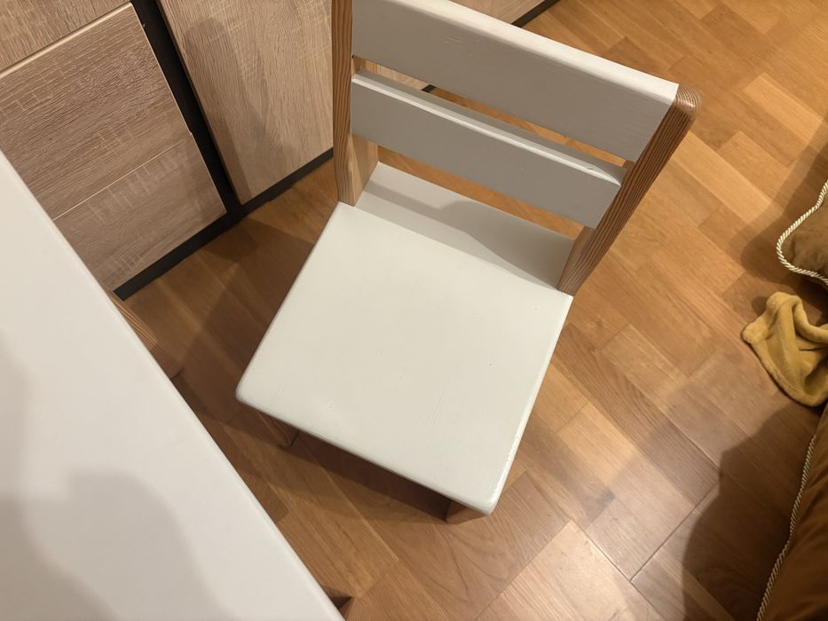 Sprzedam drewniany stolik i krzeselka dla dziecka 3-7 lat supwr stan
