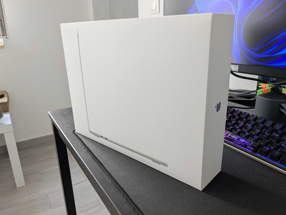 Como NOVO - MacBook Air 13'' 2025 | M4 | 16GB | 256GB SSD | Prateado