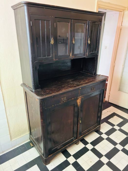 Przedwojenny kredens do renowacji