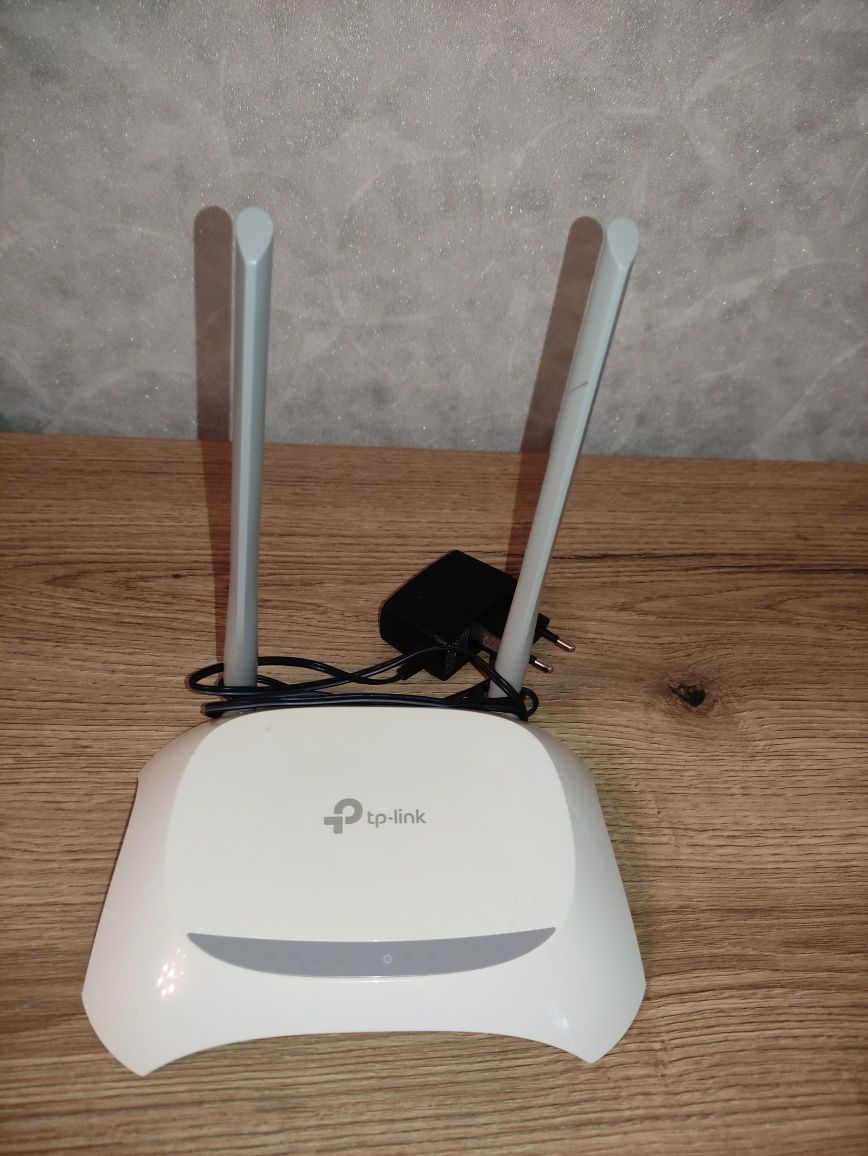 Wi-Fi маршрутизатор tp-link 840n