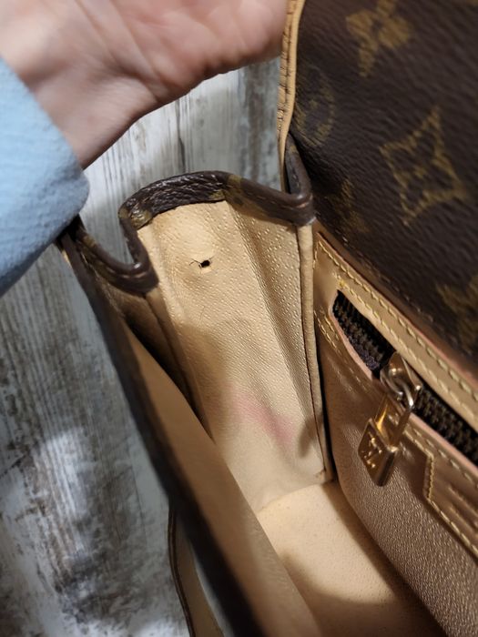 Шкіряна сумка Louis Vuitton.