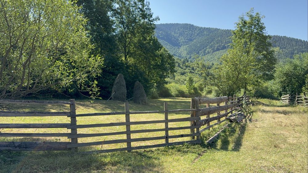 Продається 10 сотих у горах в курортному селі