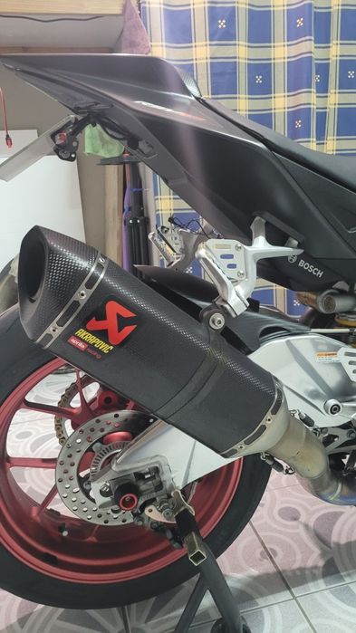 Akrapovic original para Aprilia RSV4