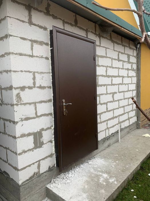 Металеві вхідні двері/виготовлення дверей