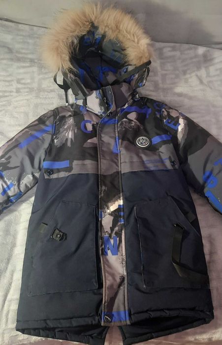 Продам зимову дитячу куртку 9-12років  зріст 140 сантиметрів