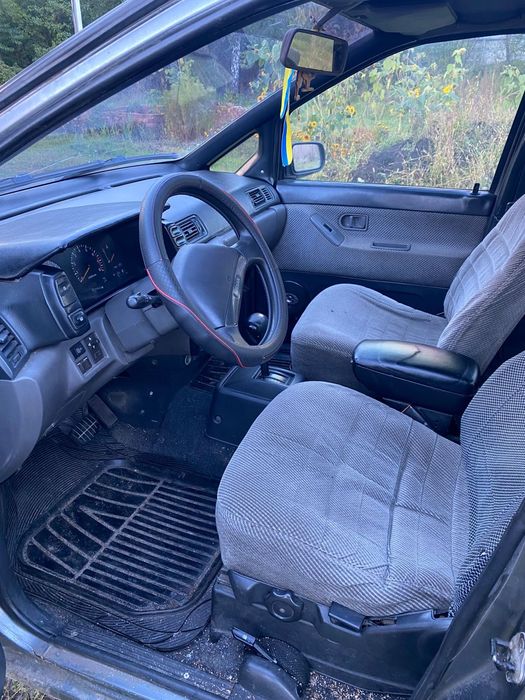 Nissan prairie m 11