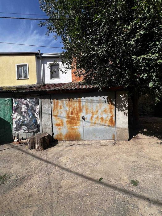 Продам 2 комнатный жилкоп с гаражом Центр города
