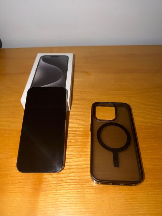 Iphone 15 pro black titanium 256GB 83% z oryginalnym etui apple