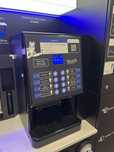 Automat do kawy z lokaciej.