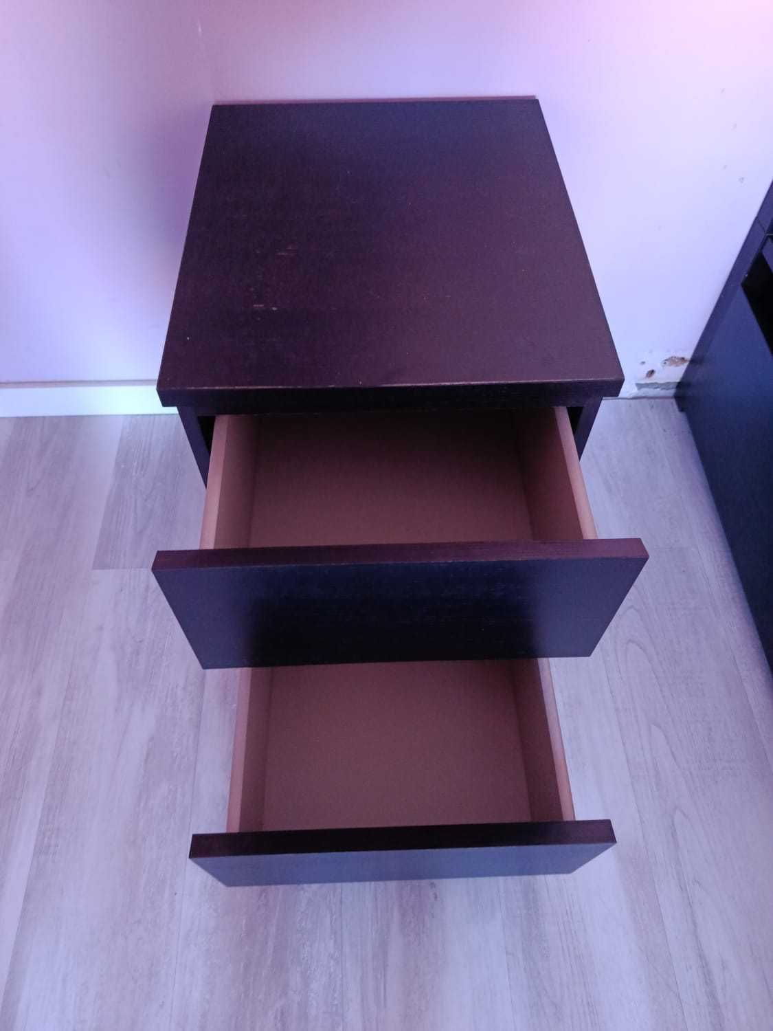 Cama de Solteiro Ikea Malm com colchão e móvel de cabeceira