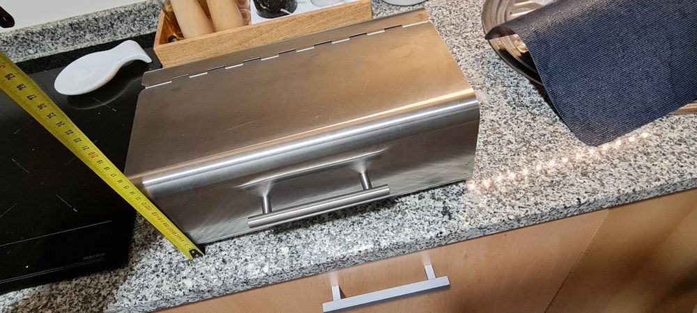 Caixa de pão  metálica