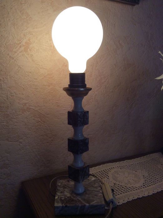 Lampa stołowa z naturalnego marmuru, możliwa wysyłka