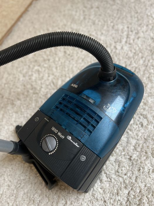 Пилосос AEG 1800 Watt