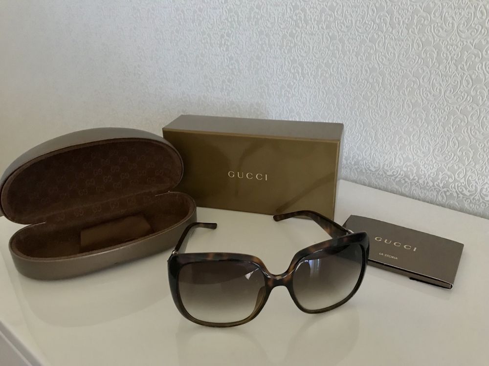 Очки солнщезащитные Gucci