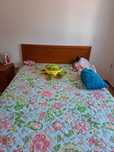 Cama de casal em bom estado