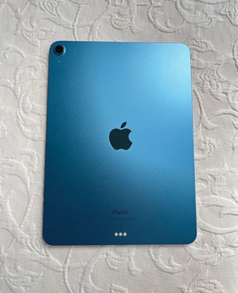 Apple Ipad Air 5th Gen 2022 10.9”, 64GB, Blue, with compatible pencil.