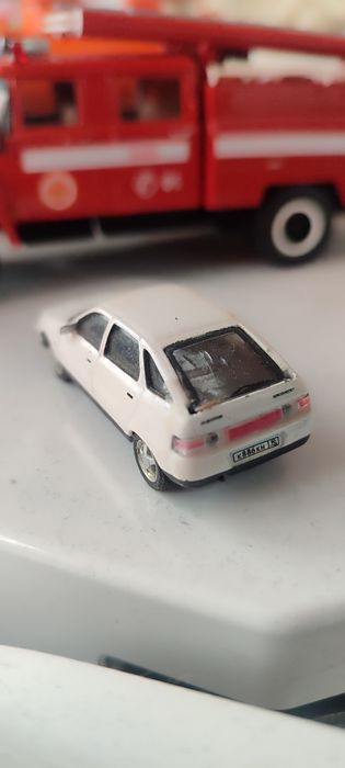 Продам масштабну модель лада 2112  маштаб 1:64