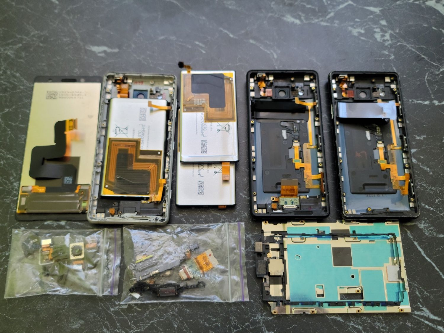 Запчастини до телефонів Sony Xperia