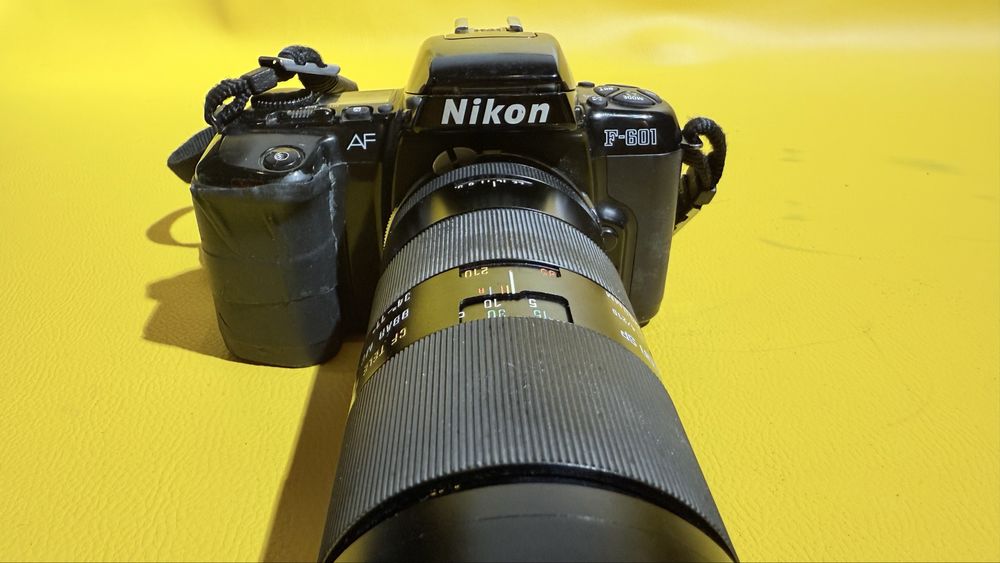 Camera analogica Nikon F-601 + tamron 70-210
