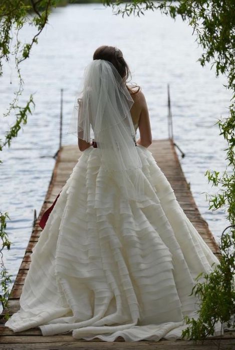 Свадебное вечернее незабываемое платье armonia korneliya