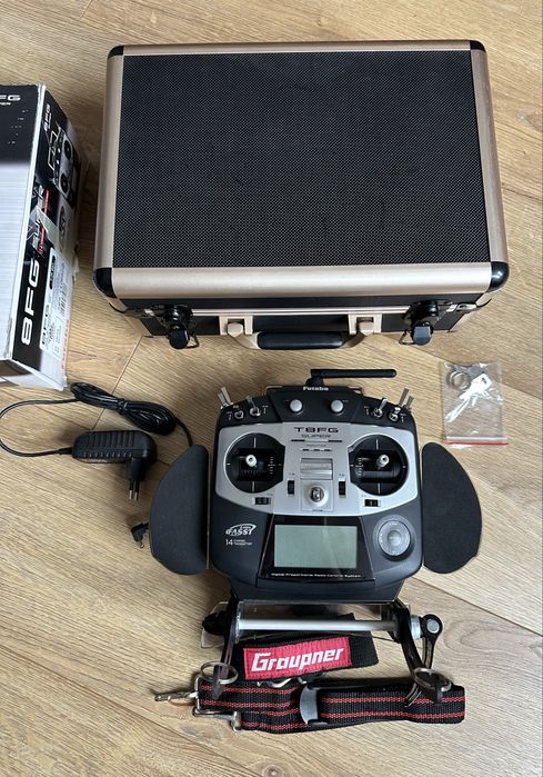 Aparatura FUTABA T8FG Super + odbiornik R6208SB + dodatki