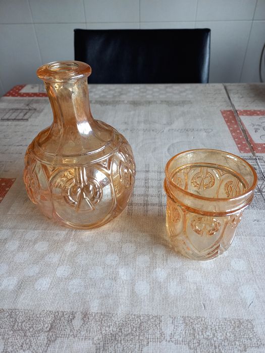 Garrafa e copo em vidro
