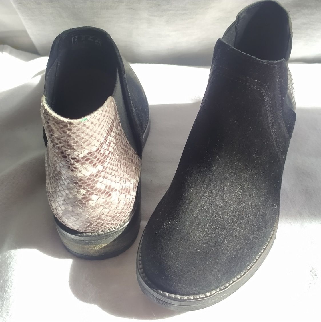 Натуральные ботинки - Clarks 
материал: натуральная замша в комбинации