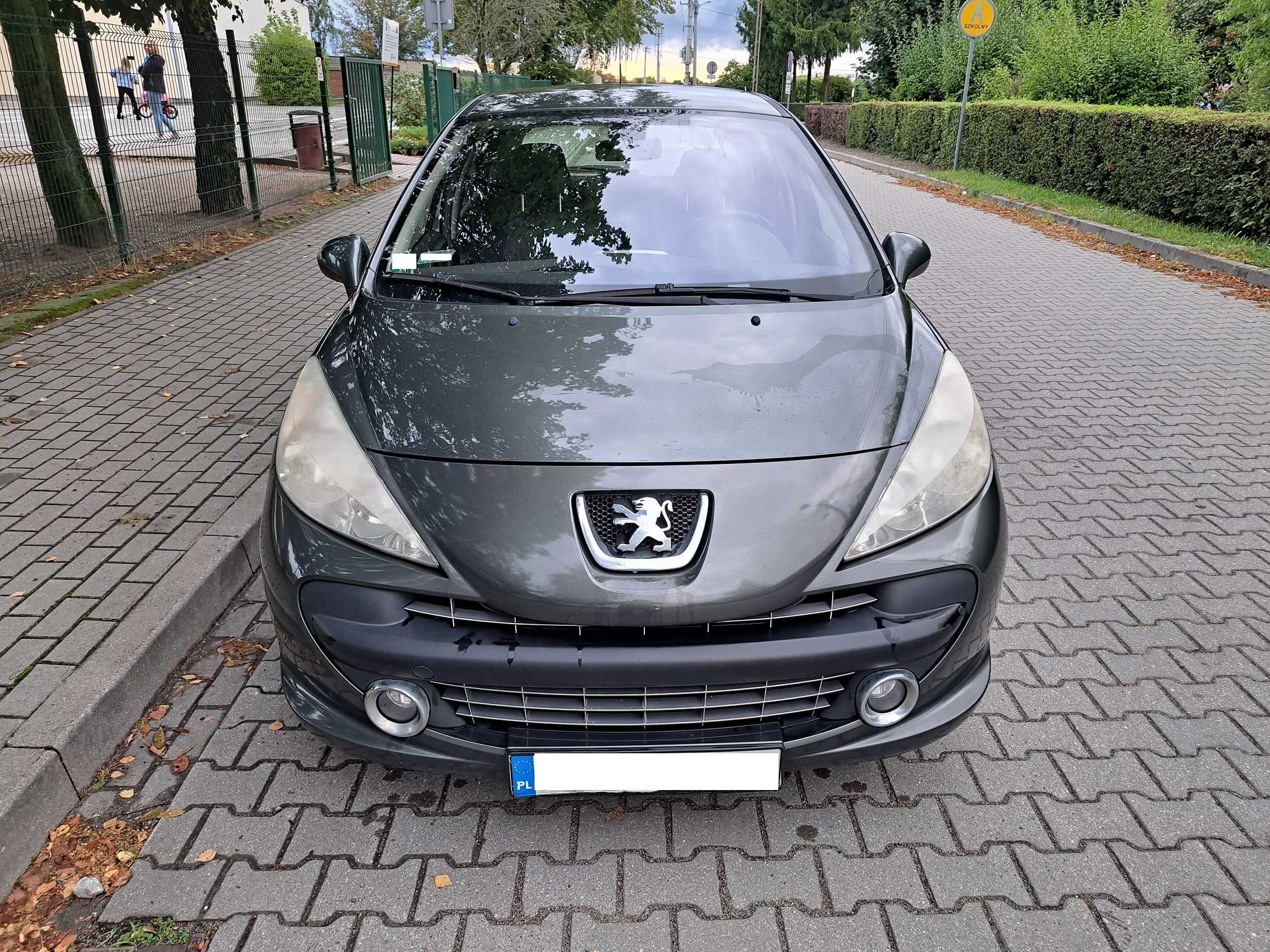 Fajny Peugeot 207.
