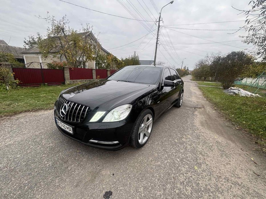 Продам мерседес 212 в идеалном состояние