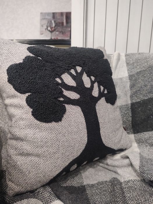 Декоративна  наволочка 40х40"Дерево життя" декорована ковровою вишивко