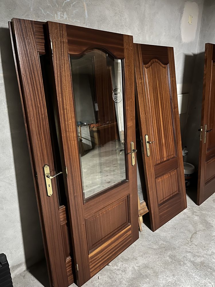 Portas c/ e s/ vidro madeira maçica