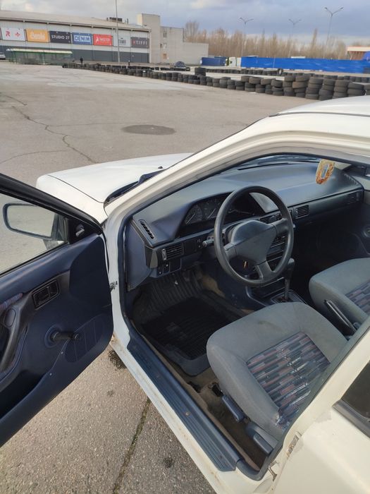Мазда 323, 1990 год, 1.6, автомат