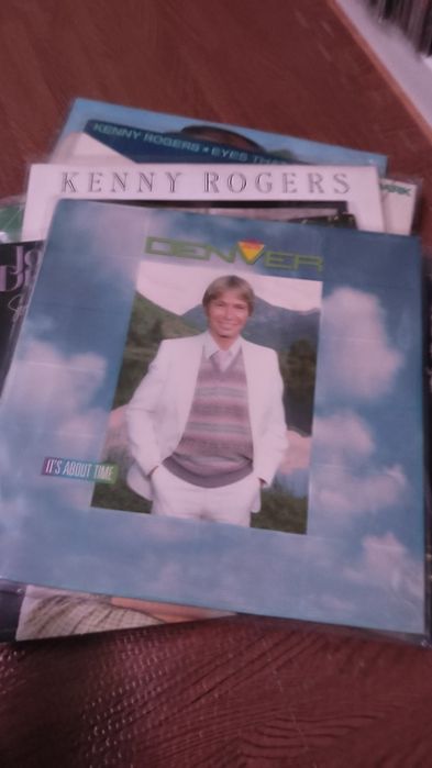 John Denver 2 discos Paul Young Kenny Rogers 3 discos de 
Kenny Rogers
