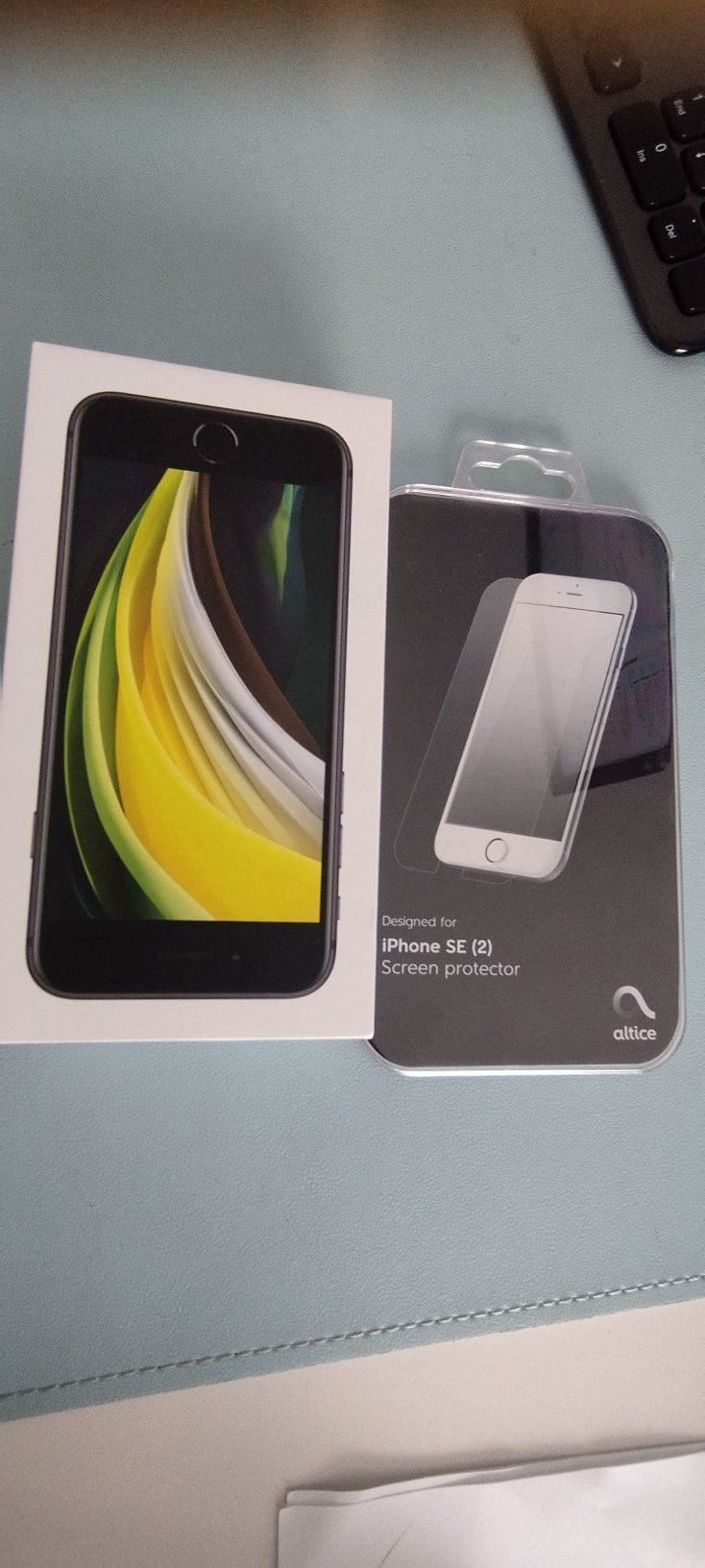 Iphone SE 2020 com película protectora