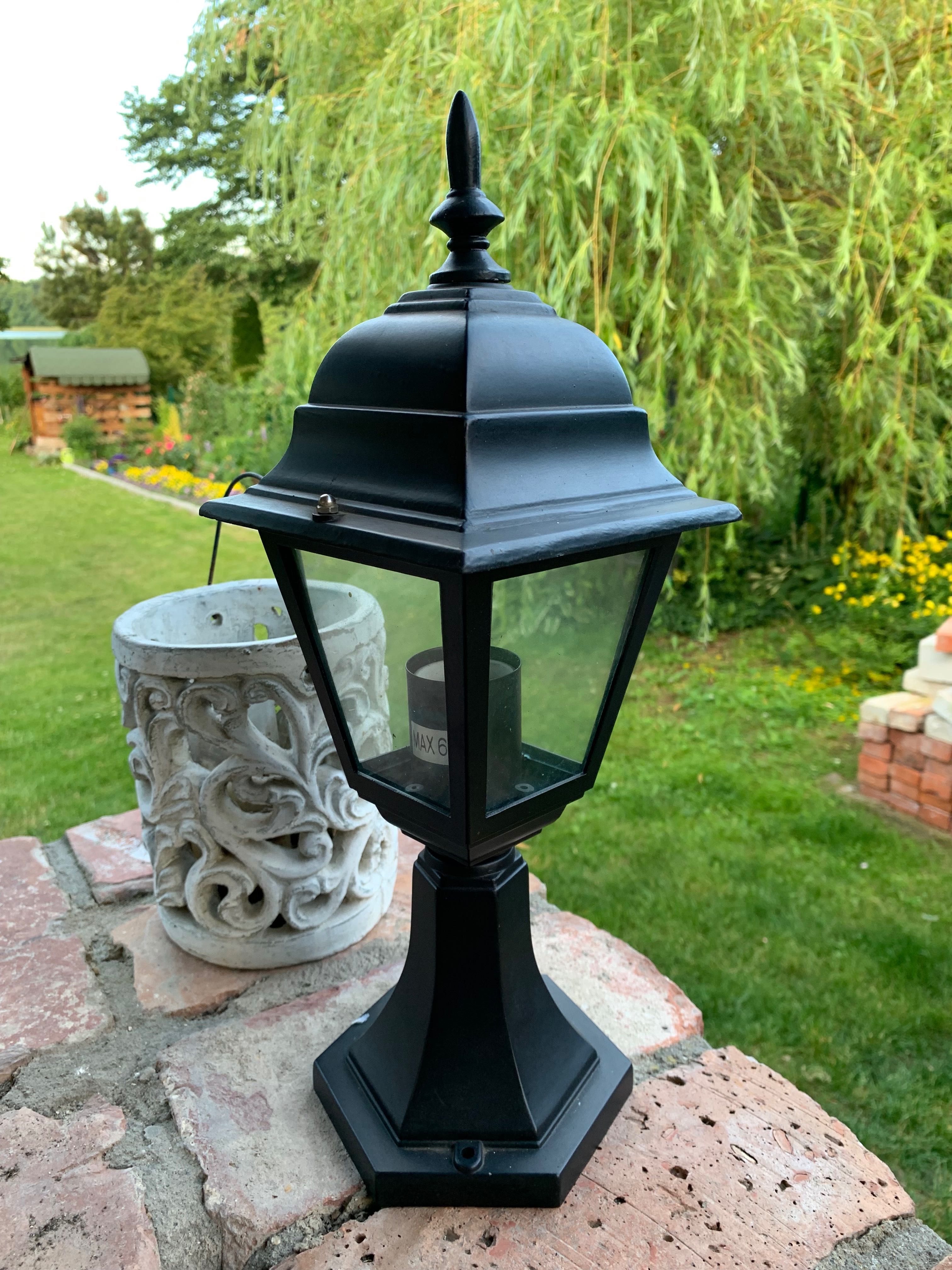 Lampa stojąca ogrodowa