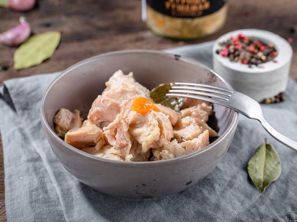 Куриная домашняя тушенка. Мясо кур в собственном соку. Без костей.