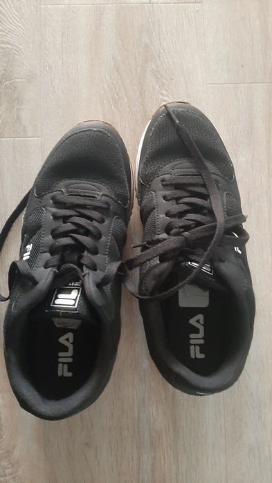 Ténis fila N.40 , cor preto