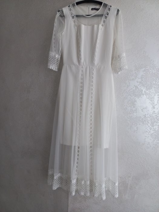 Шикарна біла сукня