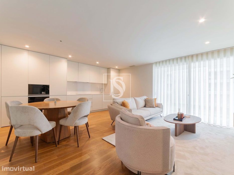 Apartamento T2, em construção, em empreendimento de referência