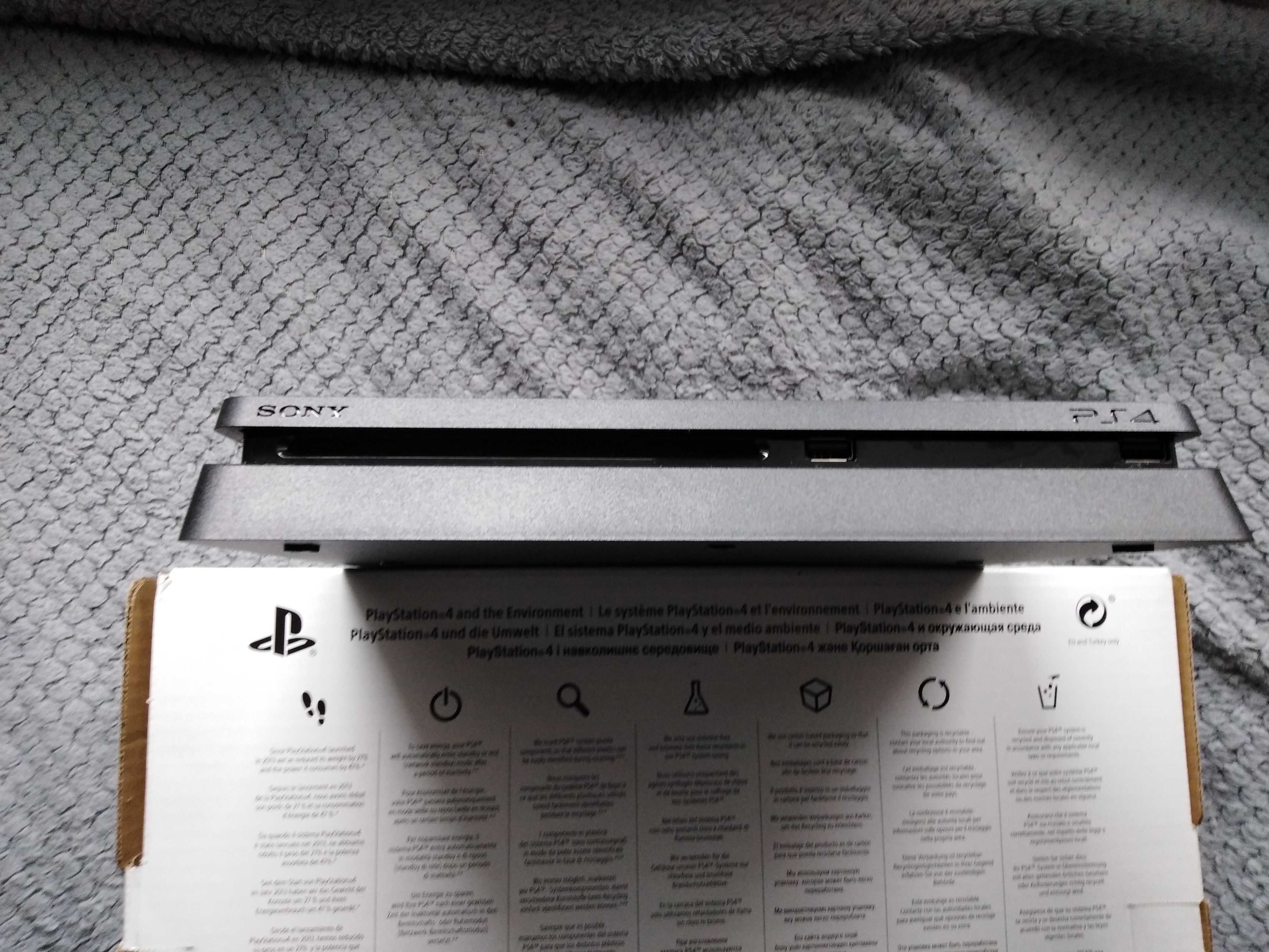 PS4 slim 500Gb w idealnym stanie z pudełkiem. Kabel/Pad/5Gier.